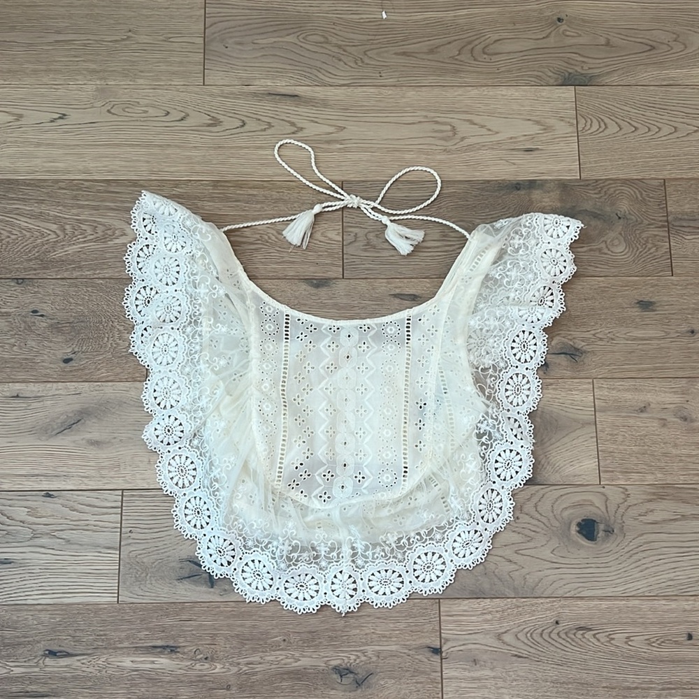 Altar’d state white floral top size small